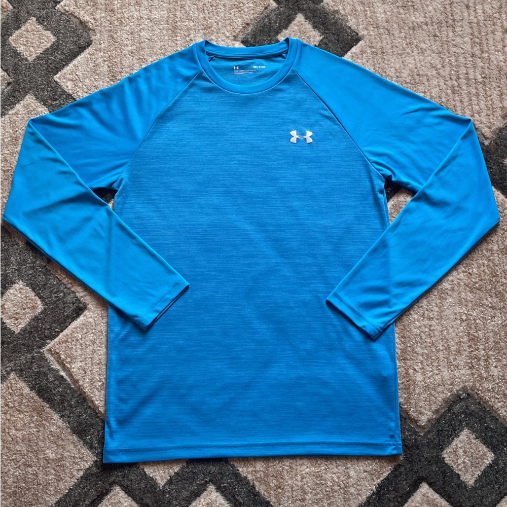 Men’s small under armour loose fit UA velocity long sleeve tshirt. Like new.